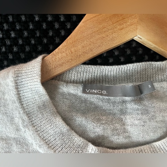 Vince Sweater women’s size small - Picture 3 of 3